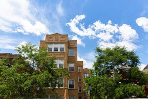 A building in Humboldt Park operated by LUCHA, a community-based, nonprofit affordable housing provider in Chicago. LUCHA and Bickerdike, a similar organization, partnered with nonprofit Elevate Energy to create the R2I2 program.