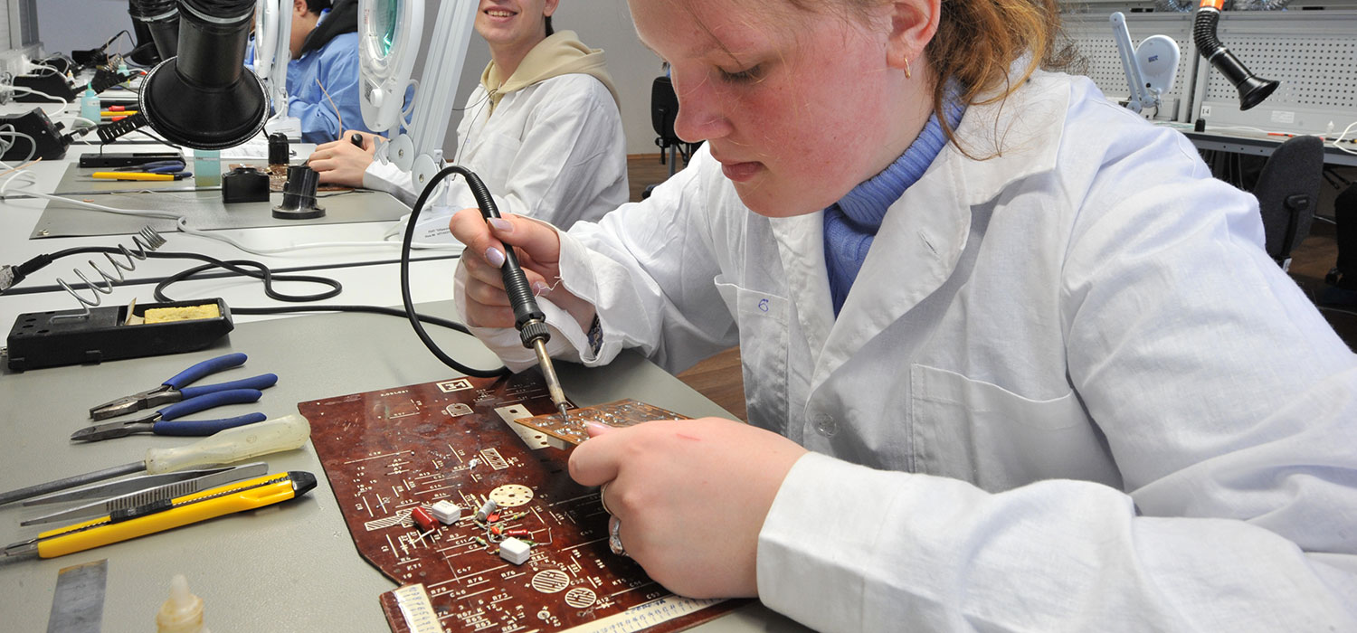 Media Name: 0403apprentise.jpg