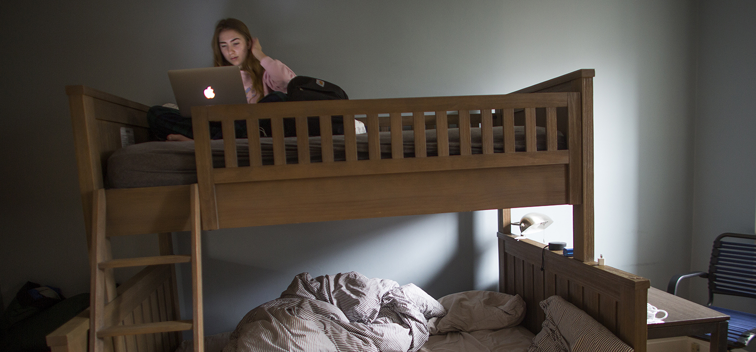 Teen studies remotely during COVID-19