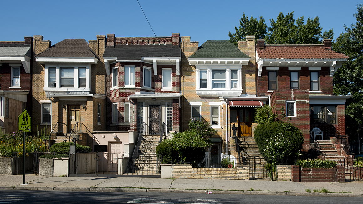 An image of a row of townhomes.
