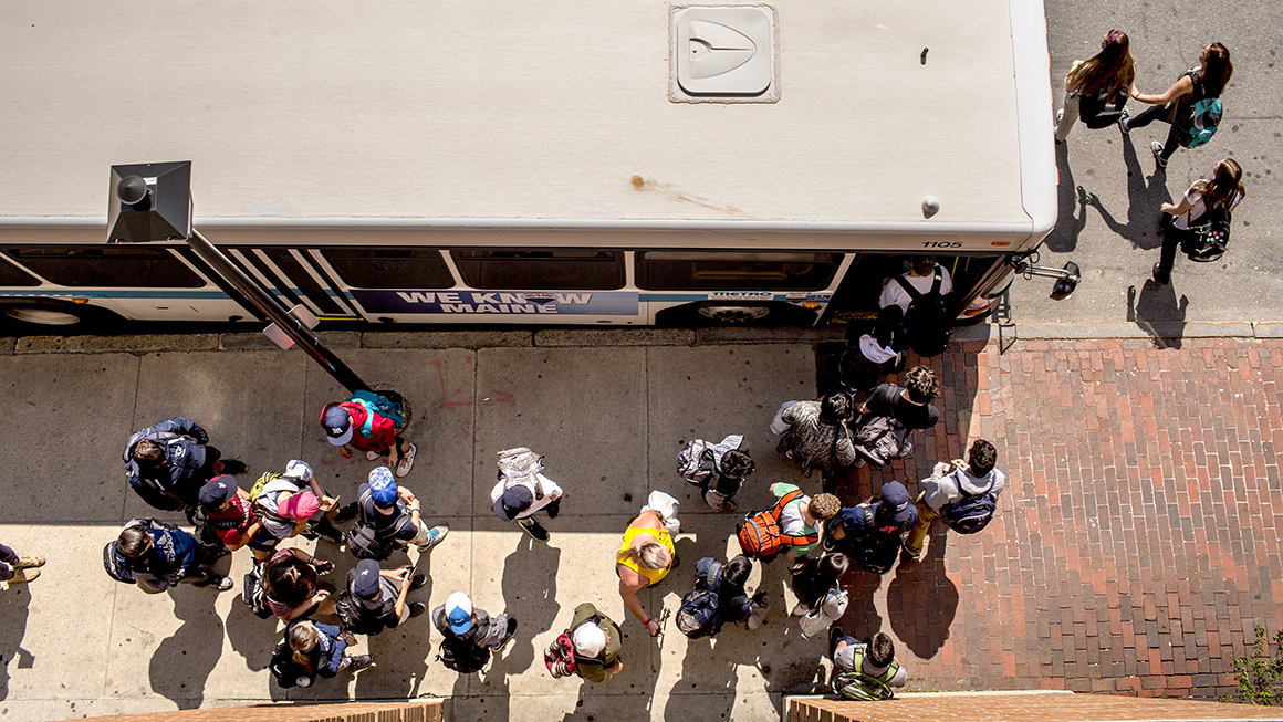 photo of riders disembarking and boarding a METRO bus