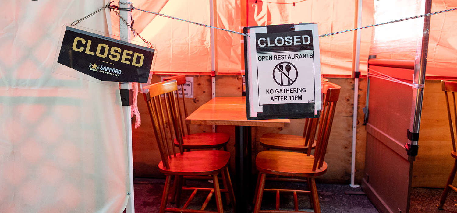 Closed restaurant sign