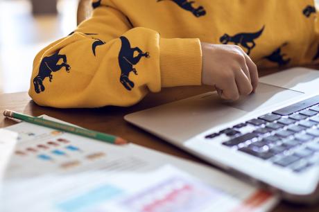 Child learns remotely