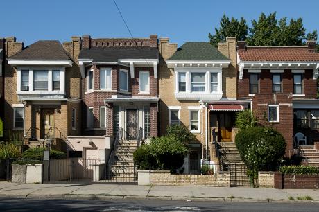 An image of a row of townhomes.