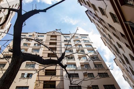 A tall city building