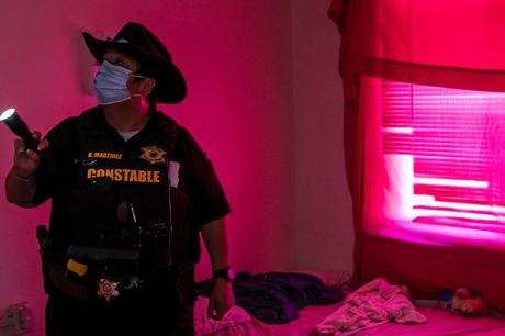 Maricopa County constable serves an eviction order